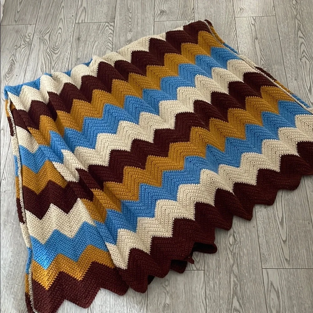 Chevron Pattern Knit Blanket